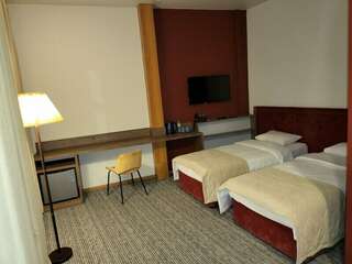 Отель North Star Иркутск Cемейный номер с собственной ванной комнатой-1